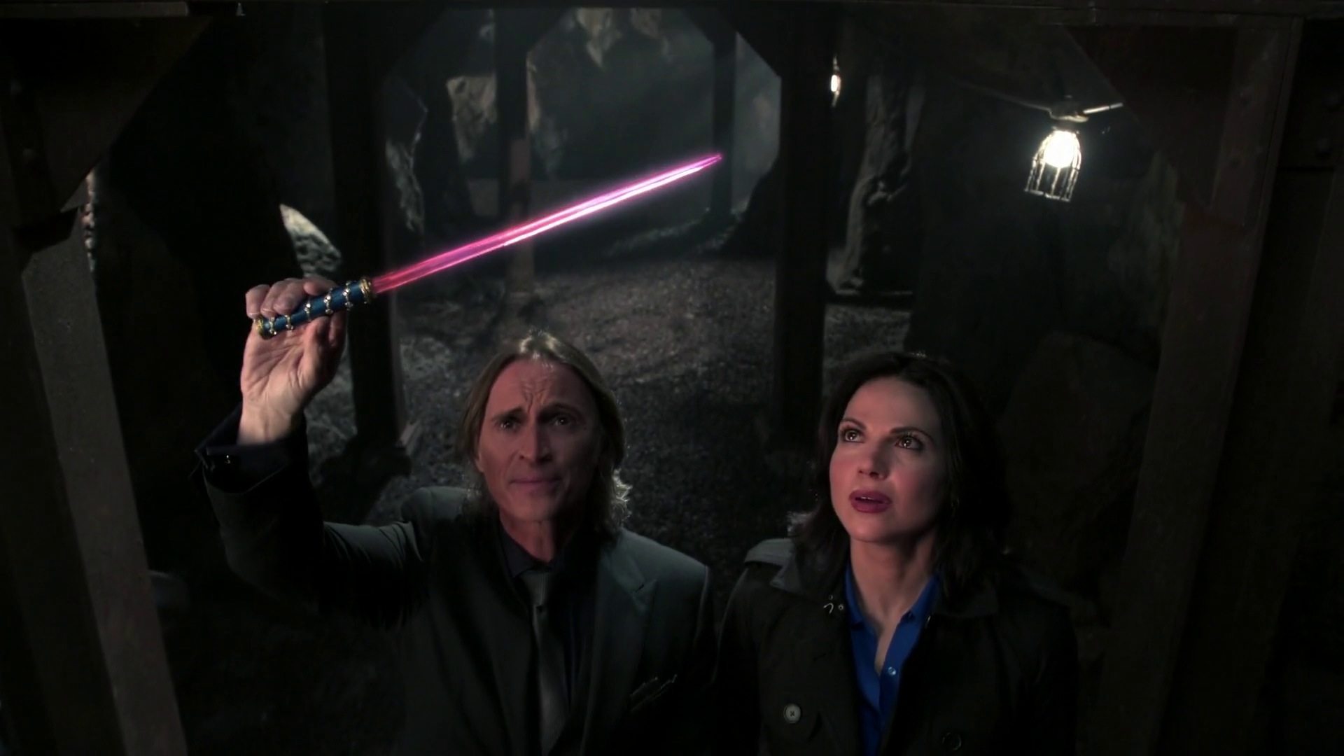 Mr-Gold-and-Regina-with-fairy-wand-Queen-of-Hearts-2x09