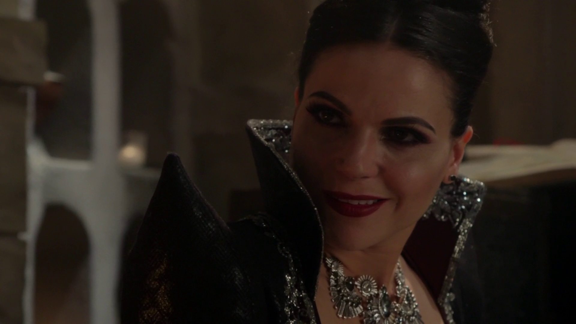 Once-Upon-a-Time-4x11-Shattered-Sight-Regina-as-Evil-Queen-in-her-vault