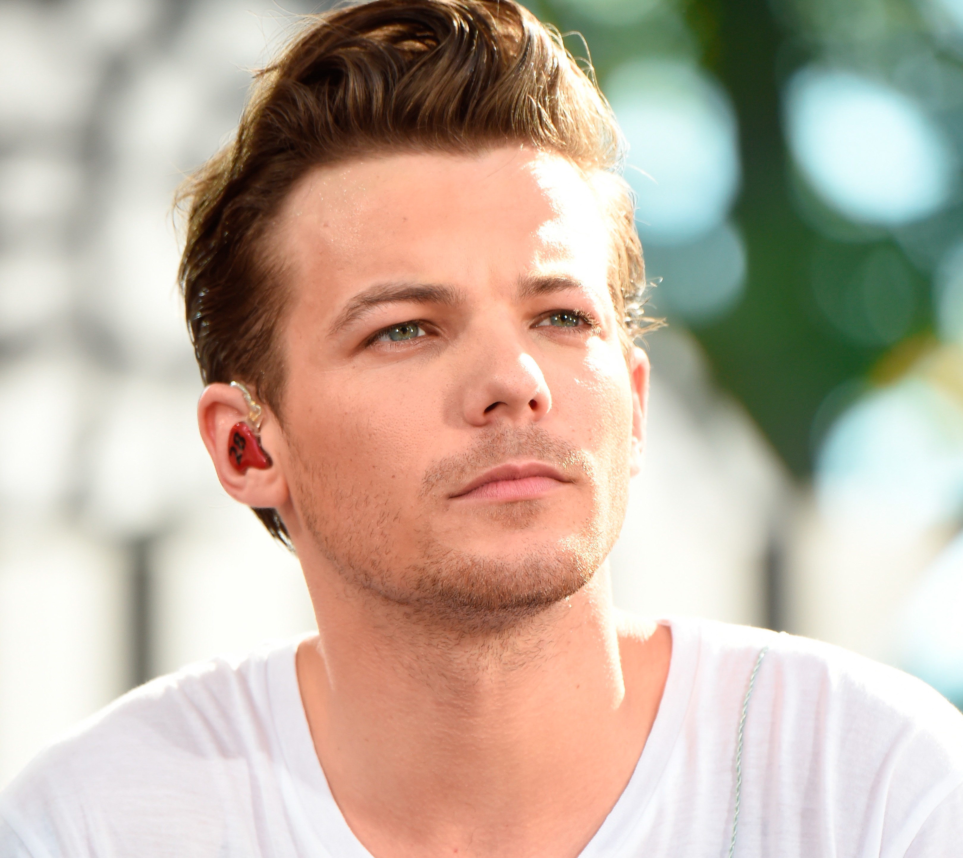 Louis Tomlinson Releases Catchy New Single &#39;Back to You&quot; - Young Entertainment
