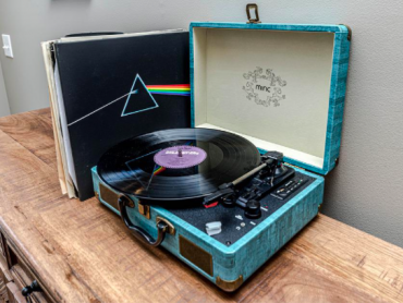Vinyl Record Player Buying Guide – Here’s How To Choose the Right One